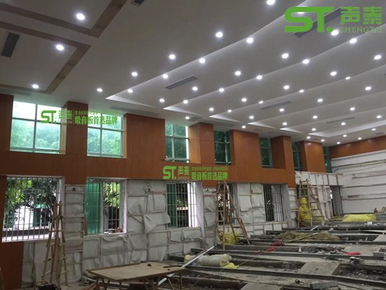 佛山西樵中学多功能报告厅吸音板施工案例(图1)