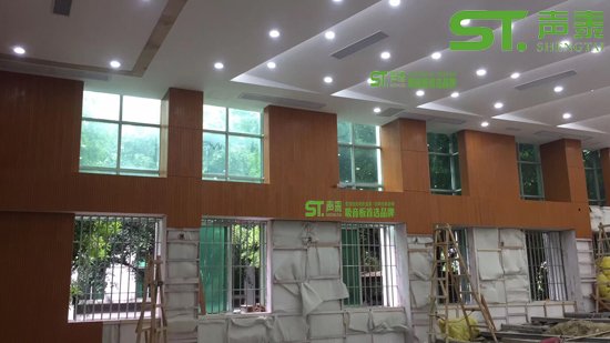 佛山西樵中学多功能报告厅吸音板施工案例(图2)